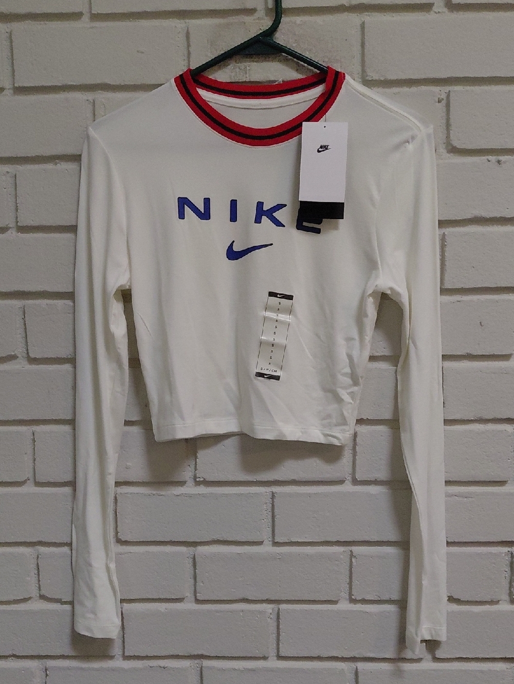 Nike Women's White Long-Sleeve Cropped Logo Top. Size Small  NWT